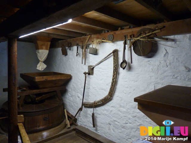 LZ00463 Inside watermill St Fagans